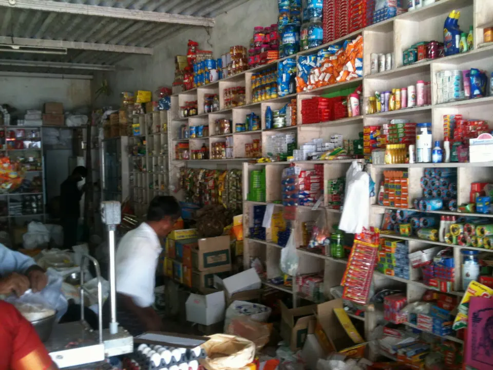 Shop with mezzanine